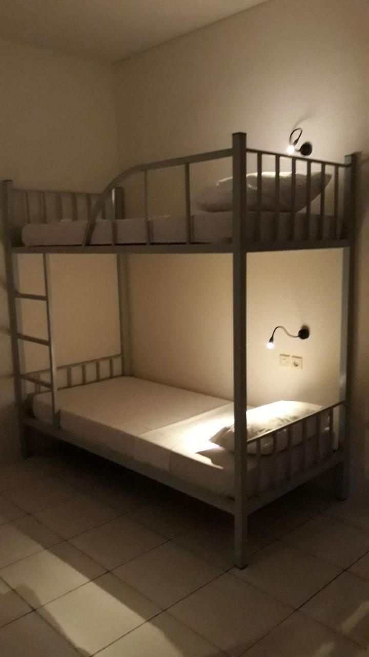 Bujang Lapuk Hostel Секотонг Екстериор снимка