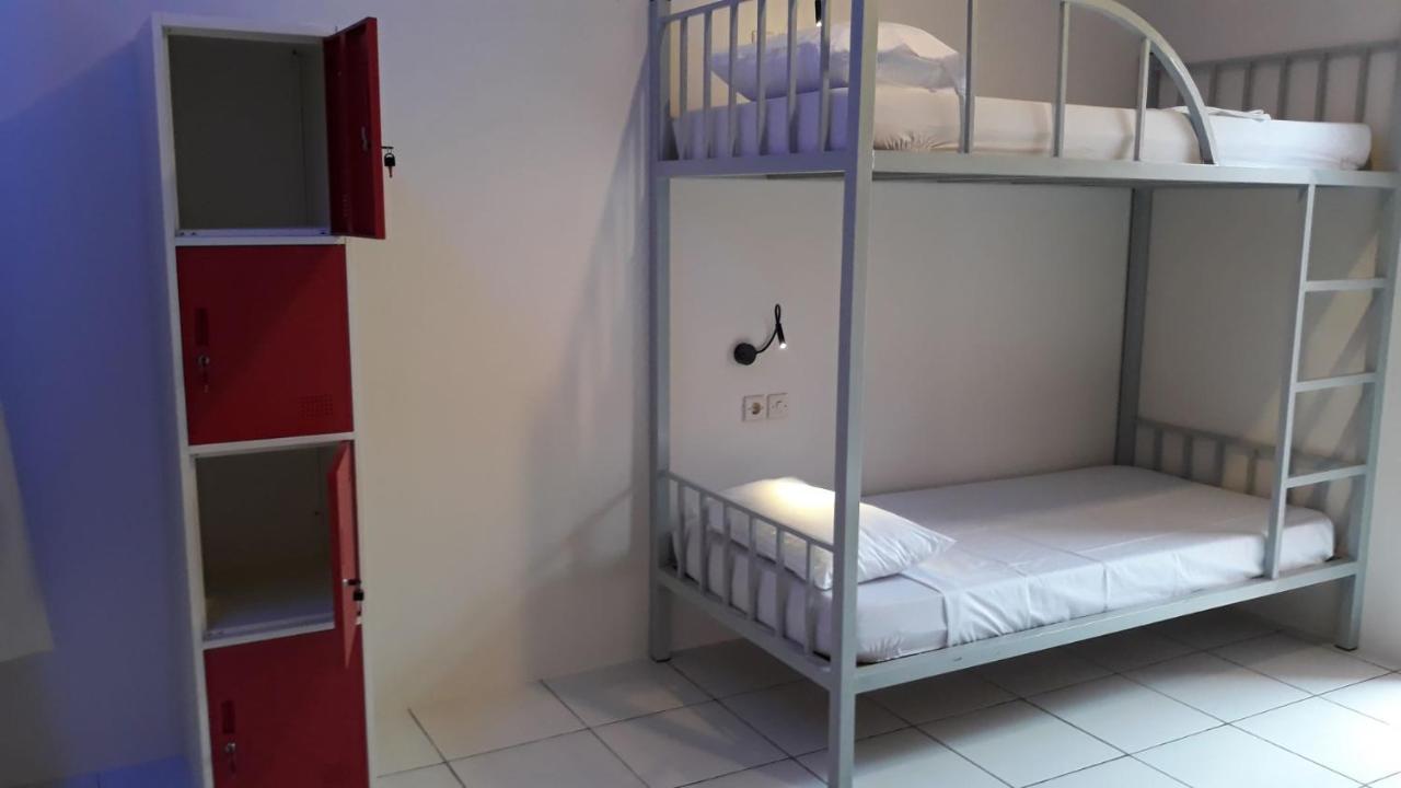 Bujang Lapuk Hostel Секотонг Екстериор снимка