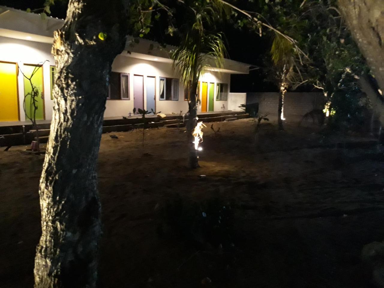 Bujang Lapuk Hostel Секотонг Екстериор снимка